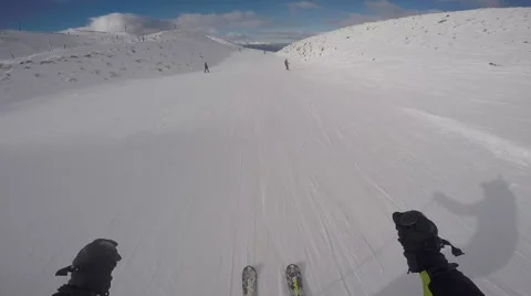 Skiing in NZ over a Jump Video stock 67410112