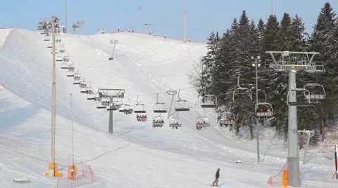 Skiing resort 库存影片 1043369