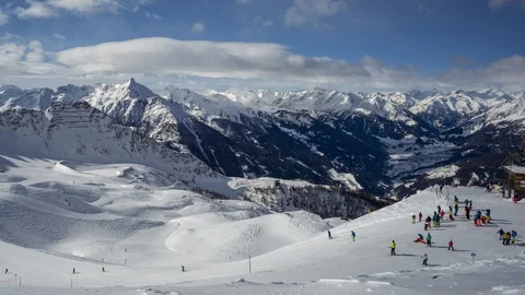 Skiing resort in panning time lapse Stockbeeldmateriaal 104297997