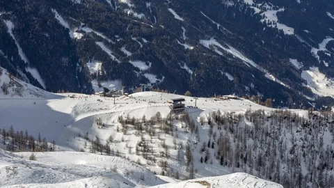 Skiing resort in time lapse Video stock 103765818