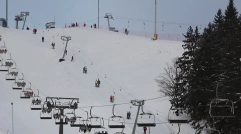 Skiing resort timelapse 库存影片 1047831