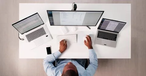 Skilled Accountant Analyzing Tax Data On Computer Screen In Office. Foto stock