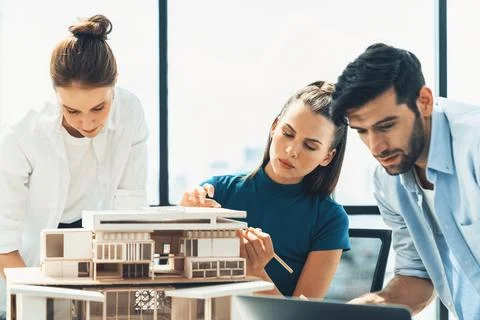 Skilled architect holding laptop while present idea to engineer team. Tracery. Foto stock