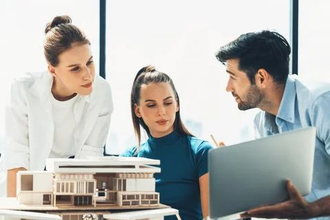 Skilled architect holding laptop while present idea to engineer team. Tracery. Foto stock