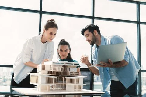 Skilled architect holding laptop while present idea to engineer team. Tracery. Foto stock