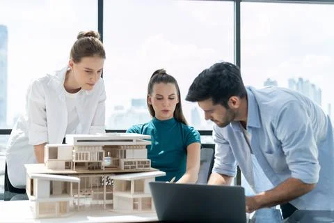 Skilled architect holding laptop while present idea to engineer team. Tracery. Foto stock
