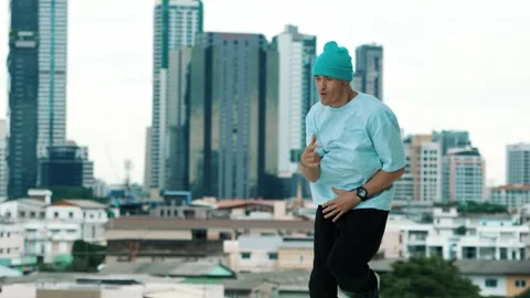 Skilled caucasian B-boy dancer practicing street dancing at rooftop. hiphop. 库存影片 274432234