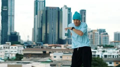 Skilled caucasian B-boy dancer practicing street dancing at rooftop. Endeavor. 库存照片