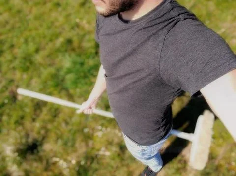 Skilled Man with a Broom 库存照片