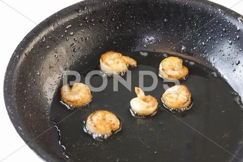 Skillet fried shrimp Stock Photos