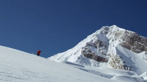 Skillful snowboarder shredding down snowy mountain slope Stock Footage 116788495