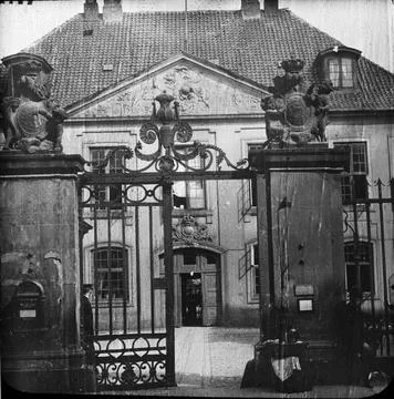 SkiopT icon image with motifs of unknown building, unknown site.The image ... Fotos de archivo