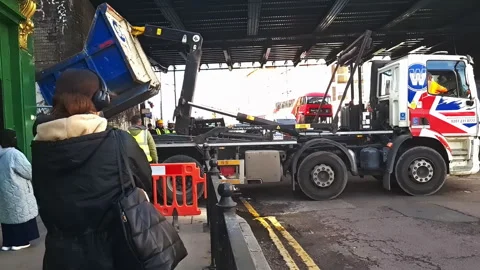 Skip delivery. Video stock 330401143