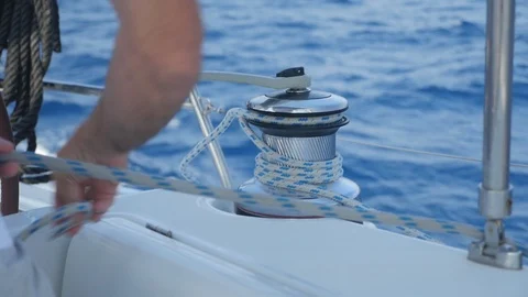 Skipper tightening ropes Video stock 95010762