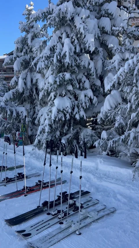 Skis on the slopes in front luxurious Les Airelles Courchevel hotel Stock Footage 336961454