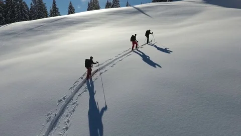 Skitour zoomout Stock Footage 77618066