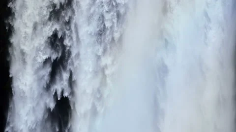 Skógafoss Waterfall close-up view of texture making by water Vidéo 108466483