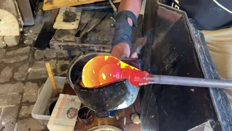 Skooping hot glass Stock-Footage 159222864