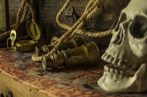 Skull and adventure objects for exploration. Stock-Fotos