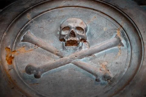 Skull with bones in an ossuary inside a Catholic church Stock-Fotos
