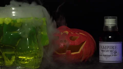 Skull container, smoke and pumpkin Video stock 54902071
