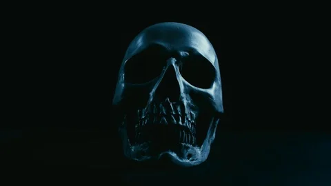 Skull in darkness Vídeos de archivo 94897701