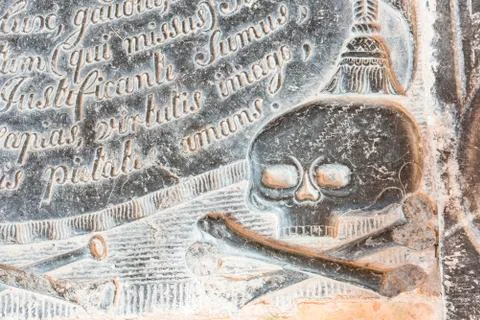 Skull on a gravestone with text Stock Photos