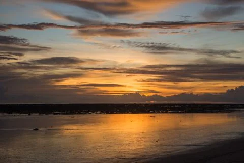 Sky and beautiful sunsets on the beach. Фото