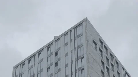 Sky and building 4k 60fps s-log3 10bit Footage Vidéo 196182987