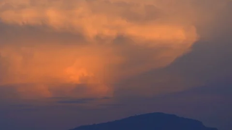 Sky and cloud motion on sunshine and rays of sunset backgroun, golden light sky Vídeos de archivo 129919640
