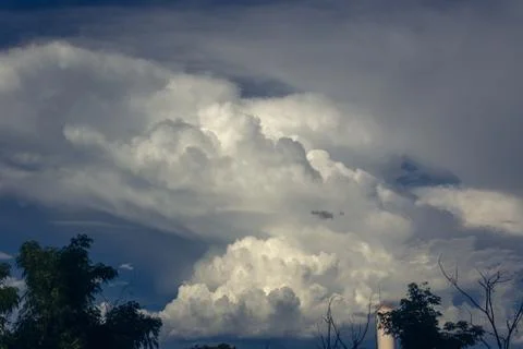 Sky and clouds under sunlight Stockfoto's