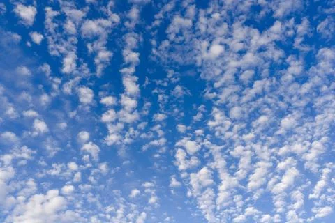 Sky background blue clouds on pattern. Bright sky with soft white texture in Foto stock