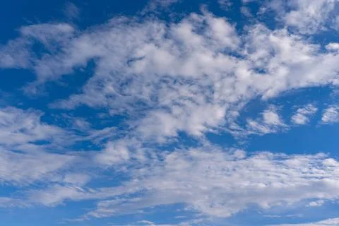 Sky background clouds in texture pattern. Soft sky white cloud texture on b.. Foto stock