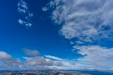 Sky background wide angle worms eye view Foto stock