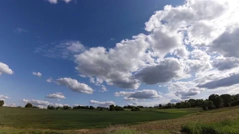 Sky Clouds And Greenfields Stockbeeldmateriaal 196712868