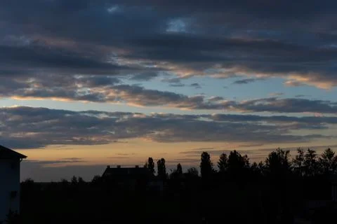 Sky with clouds and trees at sunset. Stock-Fotos