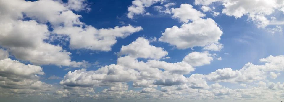 Sky clouds background. Cumulus clouds in blue sky. white whispy clouds and bl Foto stock