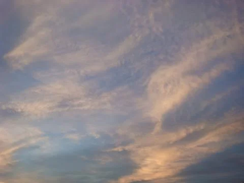 Sky with the clouds at sunset. The light of the sunset on the clouds. sky in  Foto stock