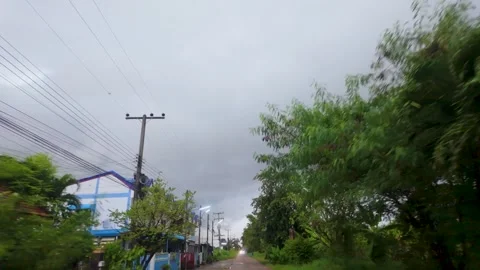 The sky is cloudy and it is going to rain. 動画素材 289679337