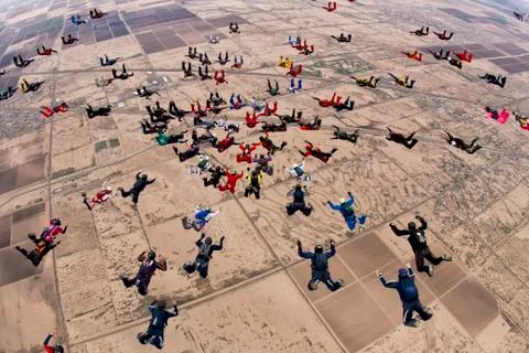 Sky diving large group formation Foto stock