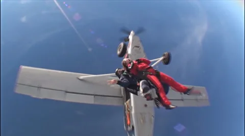 Sky diving tandem jumping from the plane Vídeos de archivo 61297186