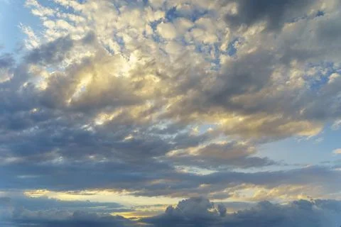 Sky with dramatic clouds illuminated by sunlight at sunset Foto stock