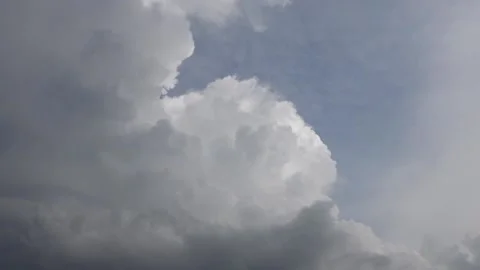 Sky filling up with dark clouds timelapse Stock Footage 159075386