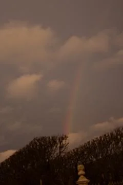 ?The sky full of clouds after the rain, the appearance of the rainbow and t.. Foto stock