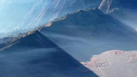 Sky glows soft blue over jagged mountain peaks 库存影片 346914005