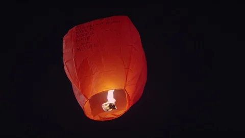 Sky Lantern being released Vídeo Stock 118532415