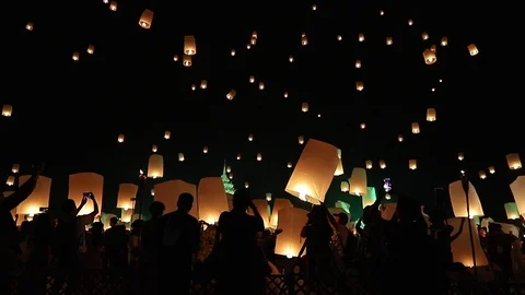 Sky lanterns, floating lanterns, hot-air balloons Loy Krathong Festival. Stock Footage 116076469
