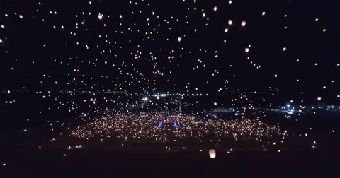 Sky lanterns floating towards the sky at night 動画素材 73550050
