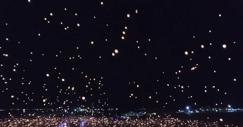 Sky lanterns floating towards the sky at night 動画素材 73550322