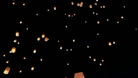 Sky lanterns, flying lanterns, floating lanterns in Loy Krathong Festival. Stock Footage 140896929